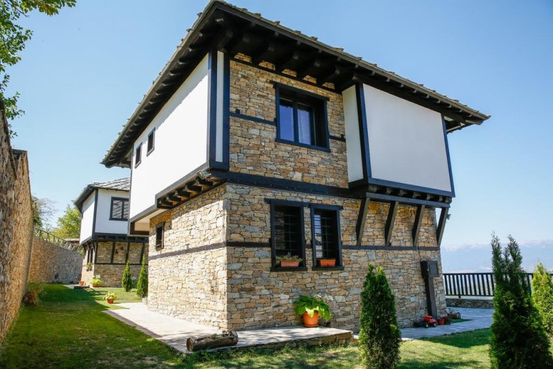 Комплекс Трите къщи - Снимка 0