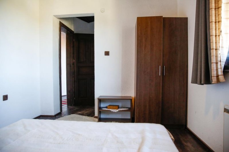 Комплекс Трите къщи - Снимка 1