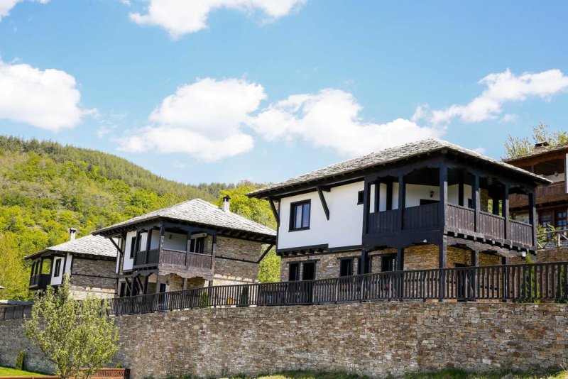 Комплекс Трите къщи - Снимка 1