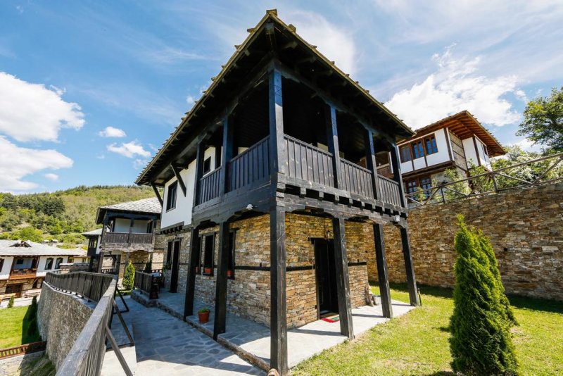 Комплекс Трите къщи - Снимка 1