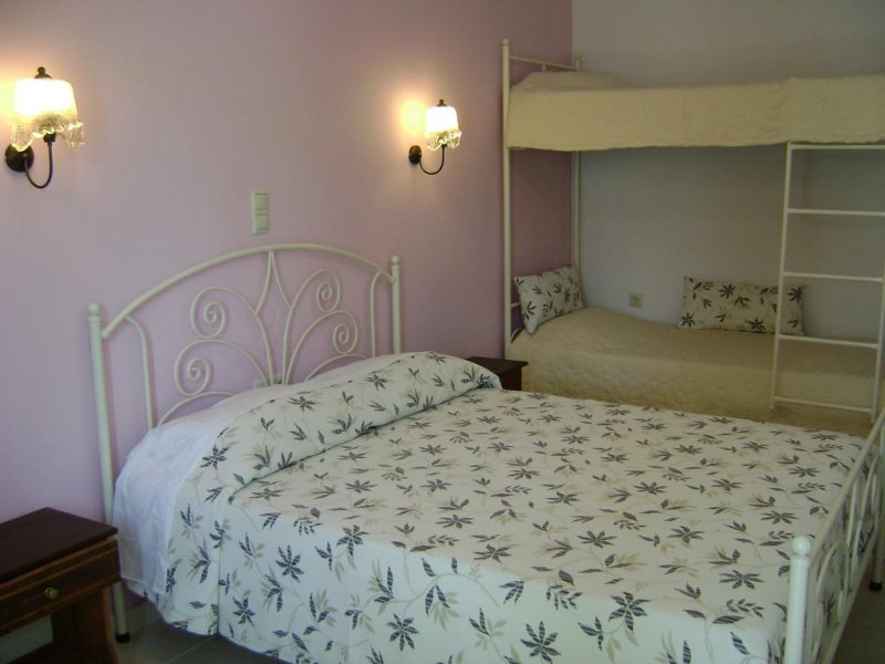 Rihios Hotel - Снимка 4