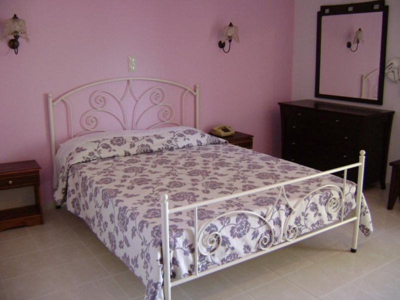 Rihios Hotel - Снимка 2