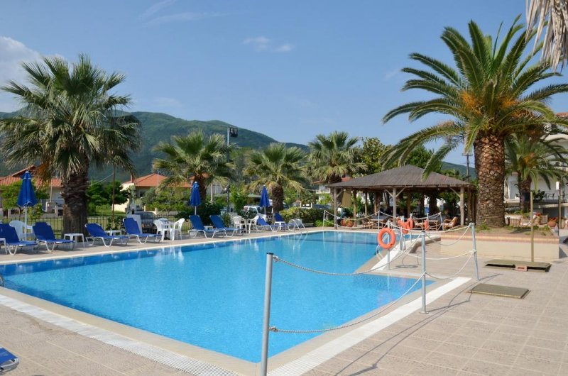 Rihios Hotel - Снимка 5