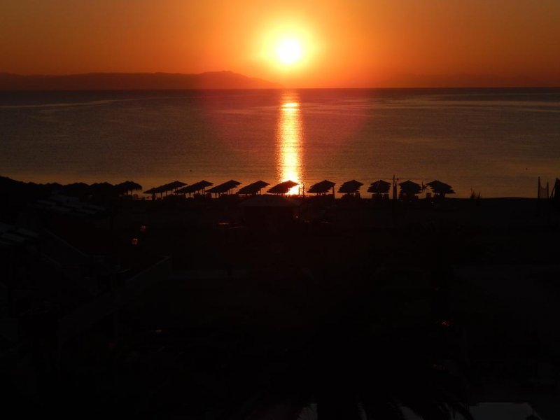 Rihios Hotel - Снимка 9