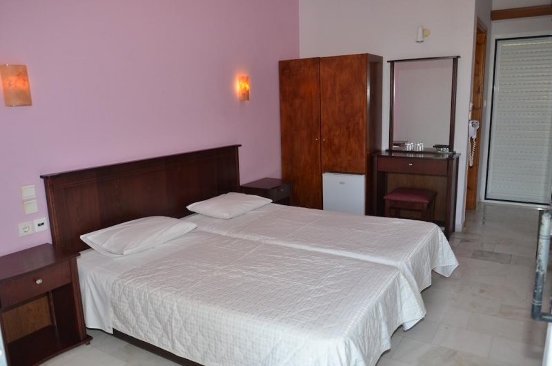 Rihios Hotel - Снимка 1