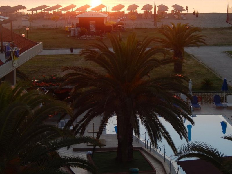 Rihios Hotel - Снимка 7