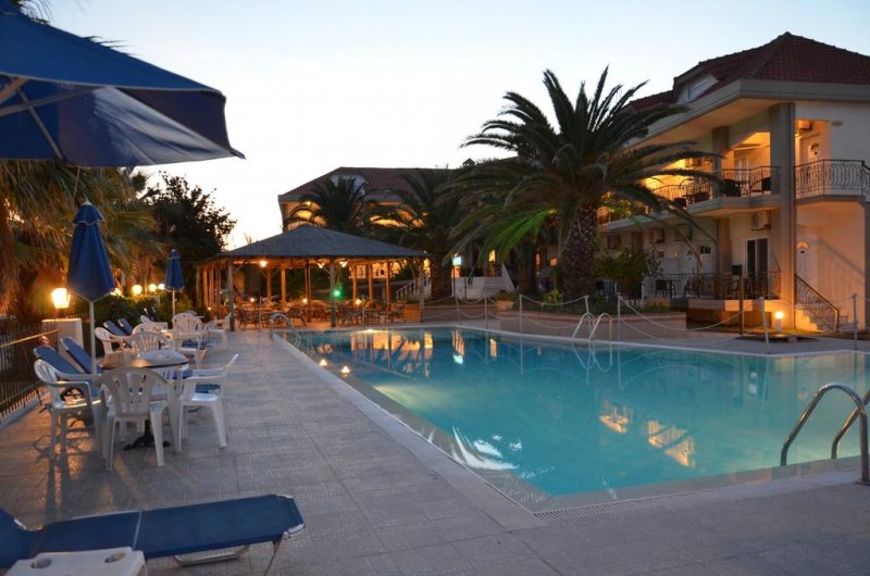 Rihios Hotel - Снимка 11