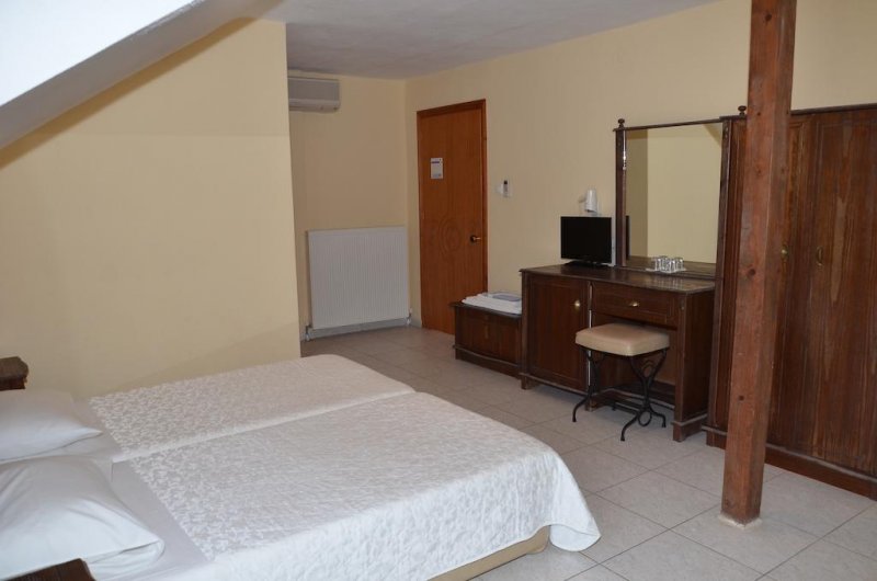 Rihios Hotel - Снимка 8