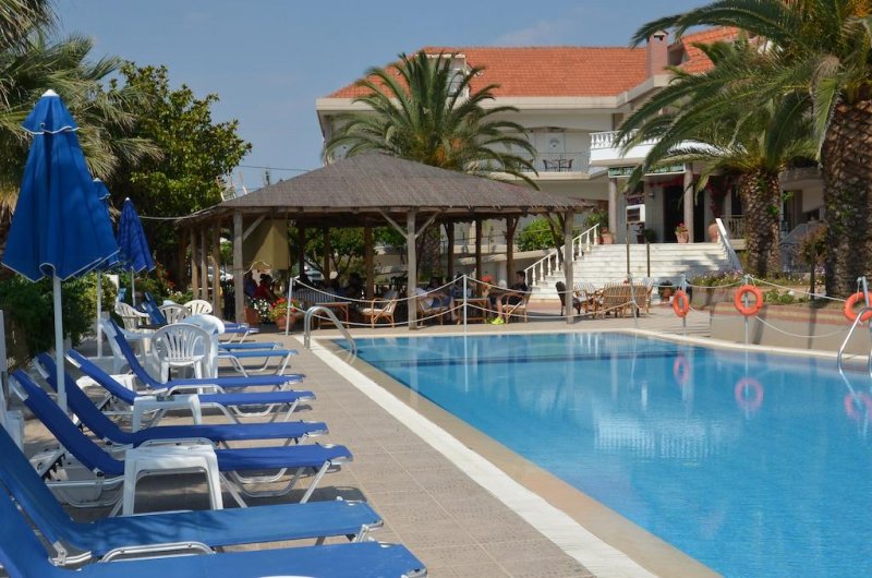 Rihios Hotel - Снимка 3