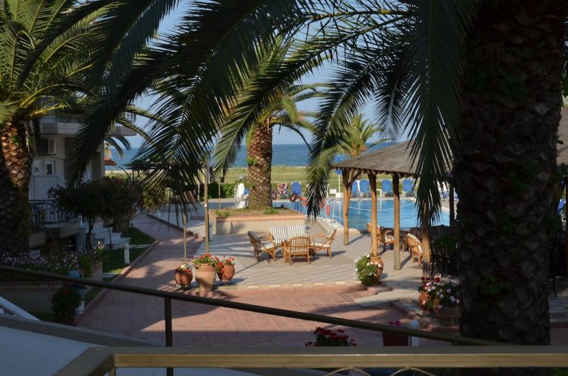 Rihios Hotel - Снимка 3