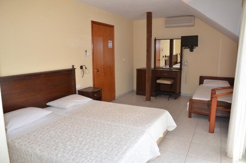 Rihios Hotel - Снимка 4