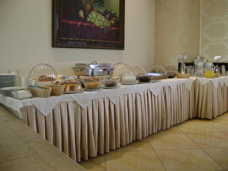 Rihios Hotel - Снимка 9