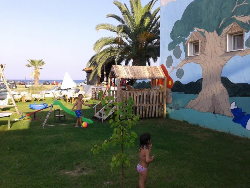 Rihios Hotel - Снимка 1
