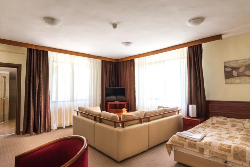 Хотел Елина - Снимка 1