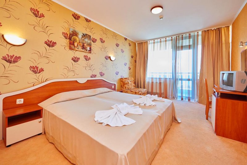 Хотел Св.Св. Петър и Павел - Снимка 11