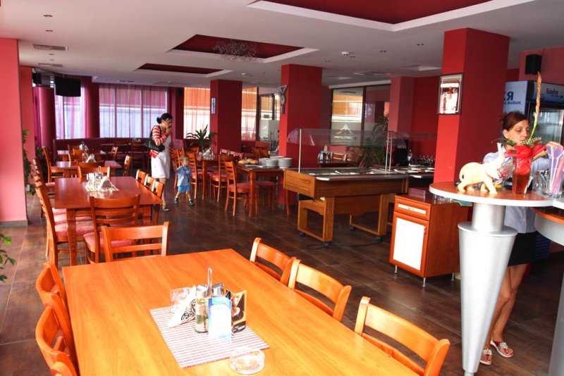 Хотел Св.Св. Петър и Павел - Снимка 4