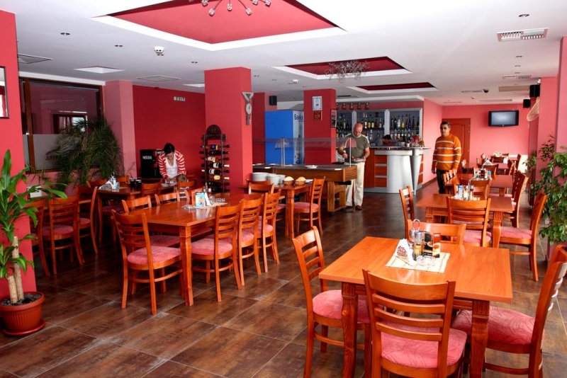 Хотел Св.Св. Петър и Павел - Снимка 10