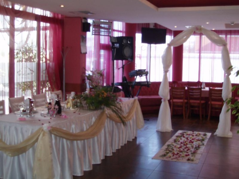 Хотел Св.Св. Петър и Павел - Снимка 3