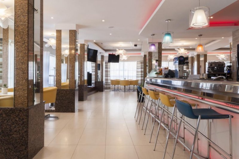 Alexandra Hotel - Снимка 4