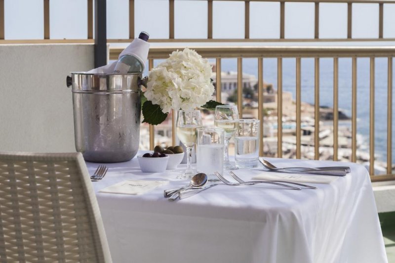 Alexandra Hotel - Снимка 7