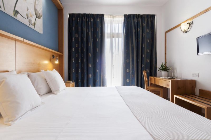 Alexandra Hotel - Снимка 2