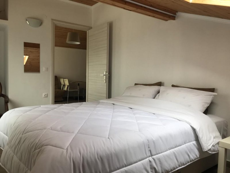 Orange House Apartments - Снимка 2