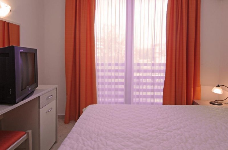 ПМГ Роял Сън Апартментс - Снимка 2