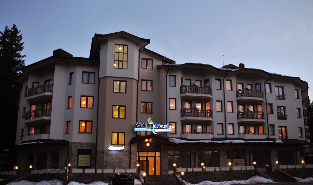 Цяла зима ски и релакс в Боровец! Нощувка на човек със закуска  + басейн в хотел Вила Парк - Снимка 