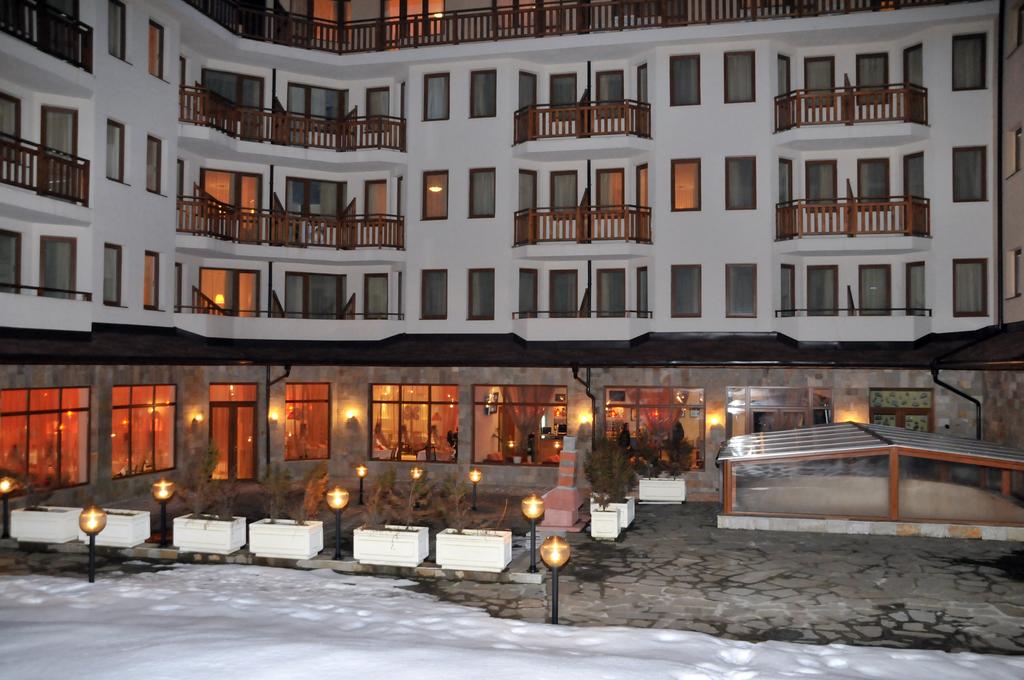Цяла зима ски и релакс в Боровец! Нощувка на човек със закуска  + басейн в хотел Вила Парк - Снимка 10