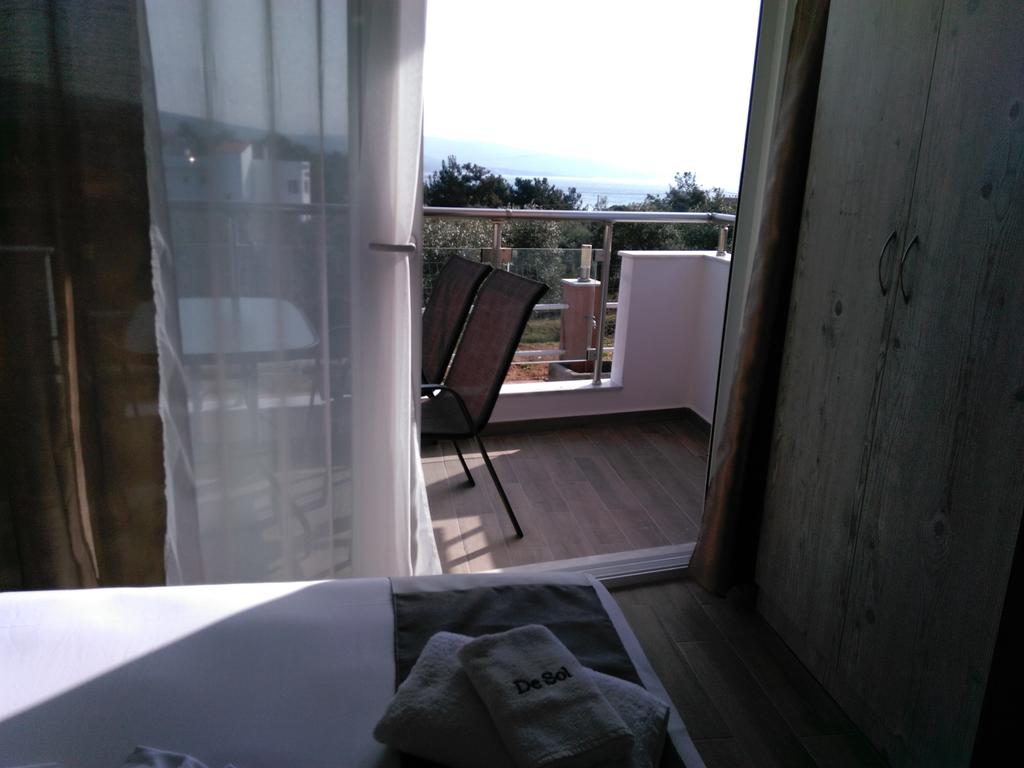 Нощувка в апартамент за до четирима на 100 м. от плажа в Лименария, Тасос + басейн и фитнес в хотел De Sol - Снимка 19