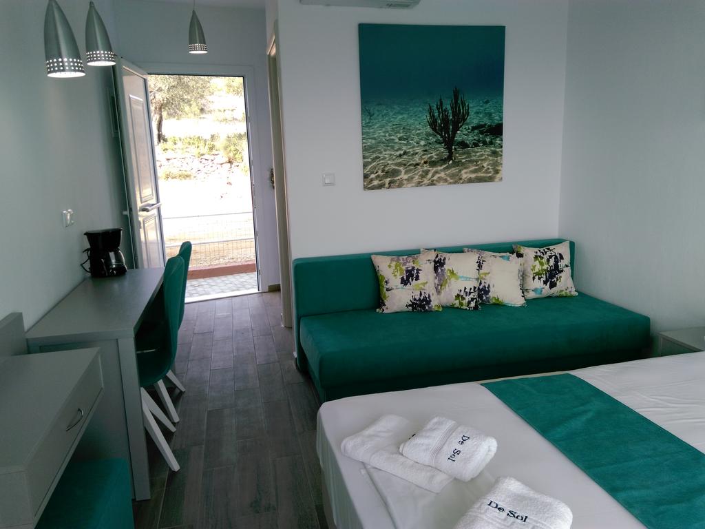 Нощувка в апартамент за до четирима на 100 м. от плажа в Лименария, Тасос + басейн и фитнес в хотел De Sol - Снимка 13