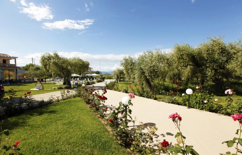 Christa Hotel - Снимка 2