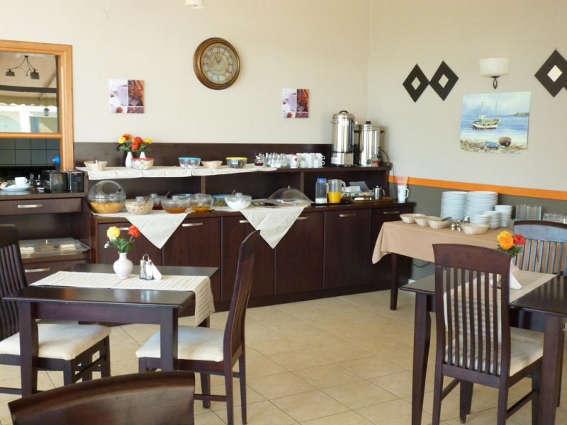 Christa Hotel - Снимка 7