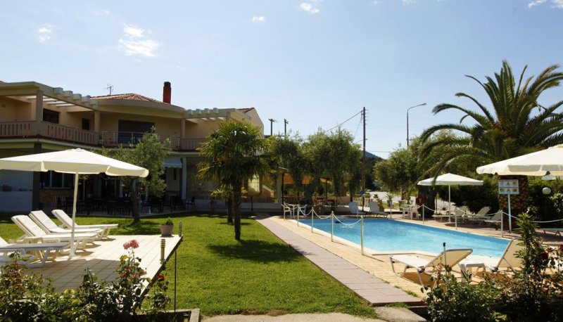 Christa Hotel - Снимка 8