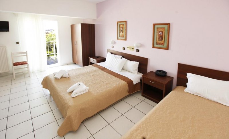 Christa Hotel - Снимка 10