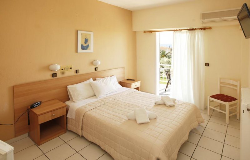 Christa Hotel - Снимка 7