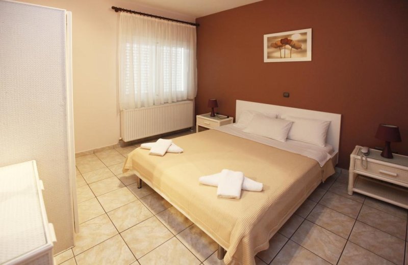 Christa Hotel - Снимка 4