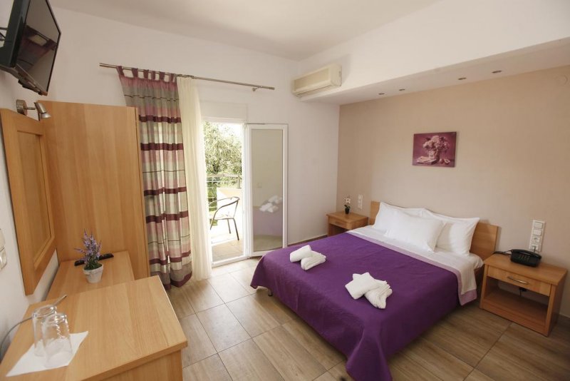 Christa Hotel - Снимка 8