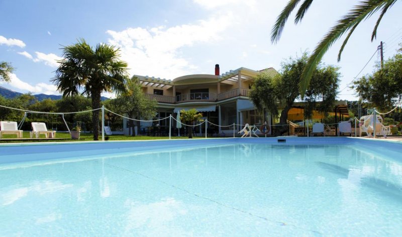 Christa Hotel - Снимка 11