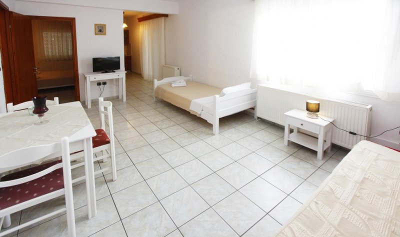 Christa Hotel - Снимка 10