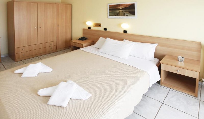 Christa Hotel - Снимка 3