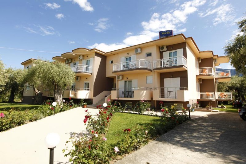 Christa Hotel - Снимка 3