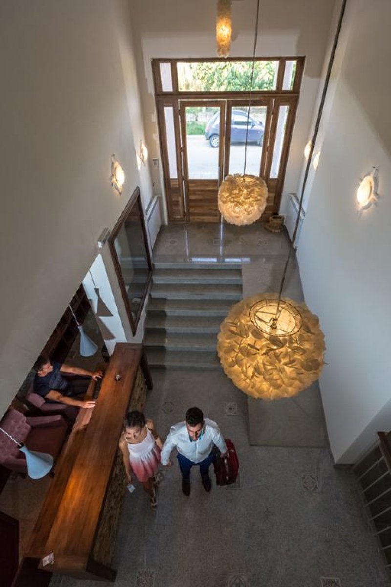 Семеен хотел Изгревът - Снимка 1