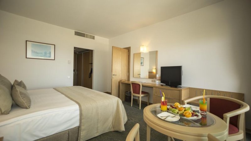 Grand Hotel Ontur - Снимка 1