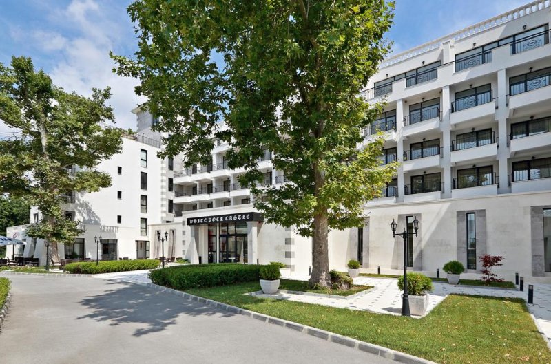 Уайт Рок Касъл Суит Хотел и СПА - Снимка 3