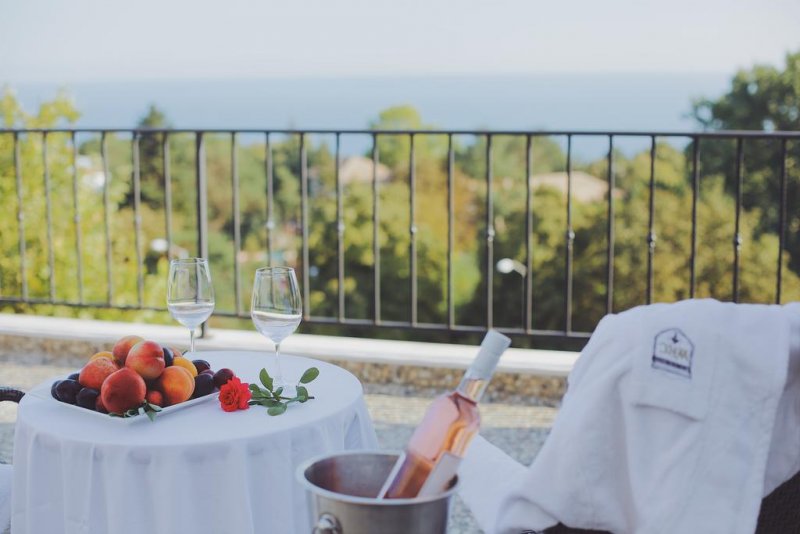 Уайт Рок Касъл Суит Хотел и СПА - Снимка 3