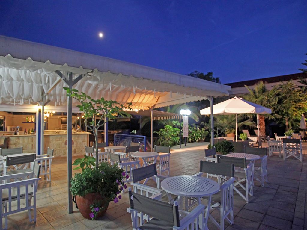 През Октомври: 3 нощувки със закуски и вечери в Tresor Sousouras Hotel 4*, Ханиоти, Халкидики, Гърция! - Снимка 26