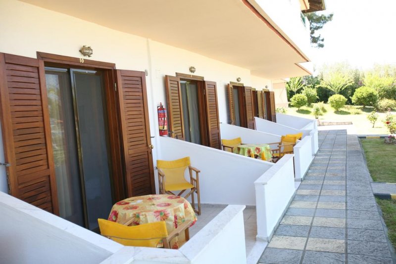 Elena Apartments - Снимка 8