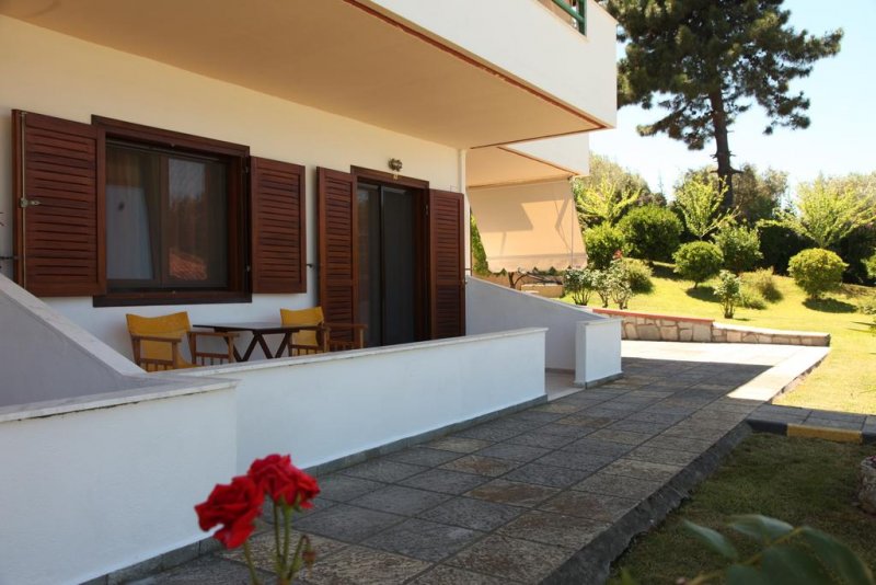 Elena Apartments - Снимка 2