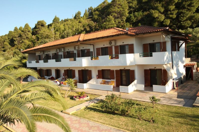 Elena Apartments - Снимка 0